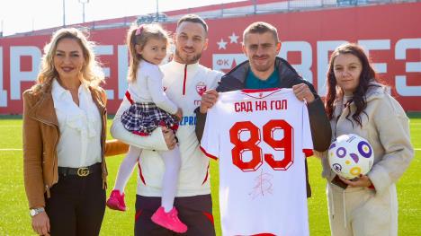 Marko Arnautović sa porodicom Maksić sa Kosova i Metohije