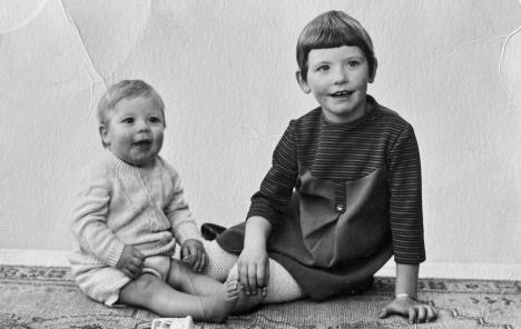 dva dečaka na staroj slici