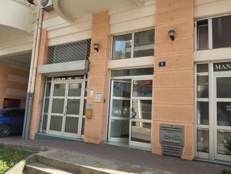 Novi Sad pronađeno je telo bebe u lokvi krvi mrtva beba