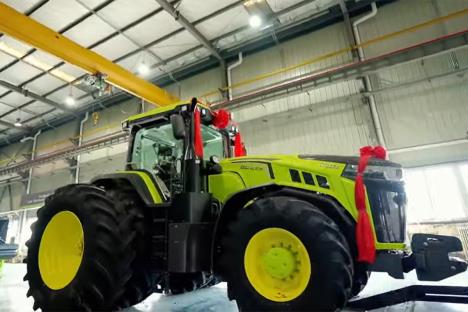 DX7004 traktor hibridni Zoomlion .jpg