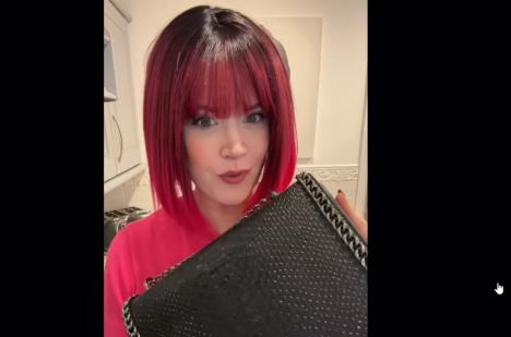 Karolina kupila Zarinu torbicu u sekend hendu.jpg