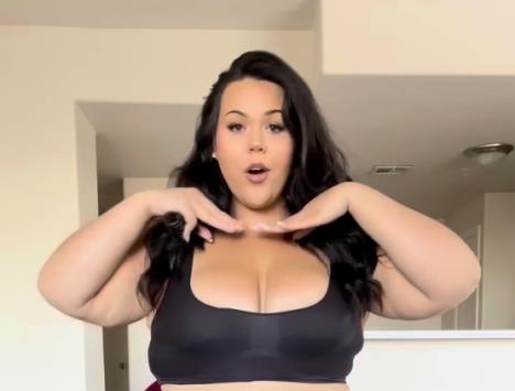 Julia Sena ima 150 kg i ponosno pokazuje oblike (1).jpg