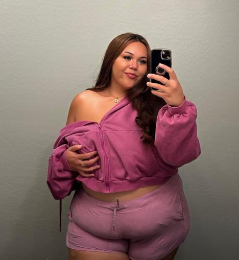 Julia Sena ima 150 kg i ponosno pokazuje oblike (4).png