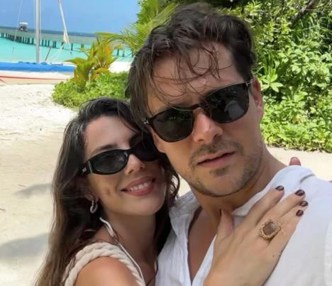 Miloš Biković na Maldivima sa suprugom