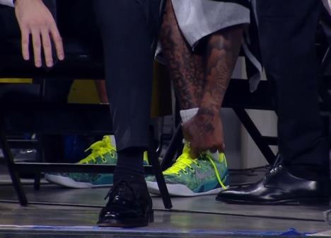 Karlik Džons povredio zglob