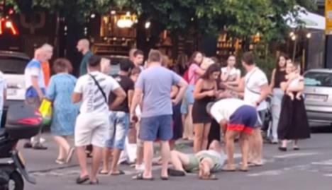 pretučen čovek kolica beba