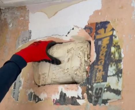 U zidu kuće našli novine stare više od 50 godina