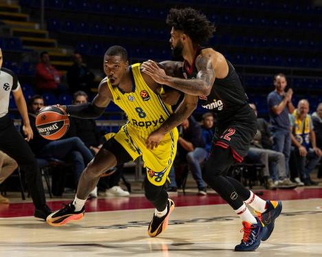 Detalj sa utakmice Makabi - Olimpijakos u Pioniru