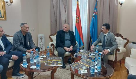 Gradonačelnik Niša Dragoslav Pavlović sa čelnim ljudima Sajma automobila u Nišu Oliverom Paunovićem i Sašom Đorđevićem