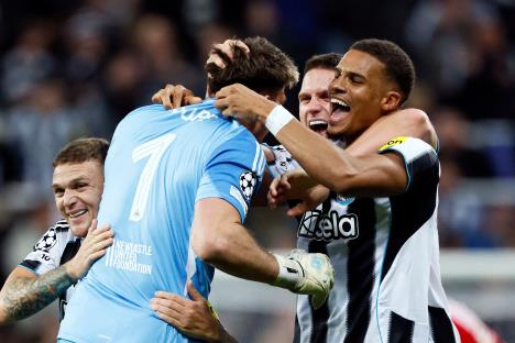 Nik Poup sa saigračima