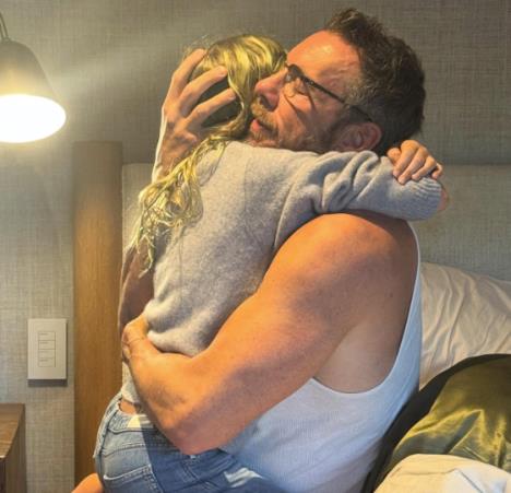 Daks Šepard sa ćerkom na Instagram fotografiji povodom godišnjice braka, uz kontroverznu objavu.