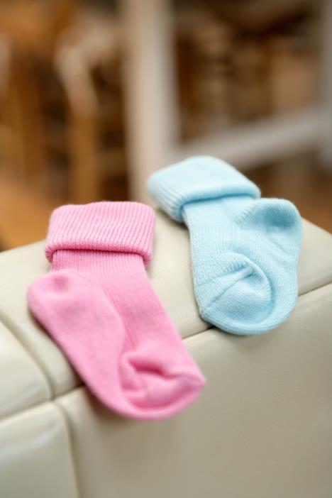 beba, pol bebe, plava čara, roze čarapa