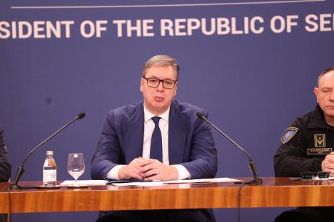 Aleksandar Vučić napad ispred Skupštine