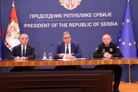 Aleksandar Vučić napad ispred Skupštine