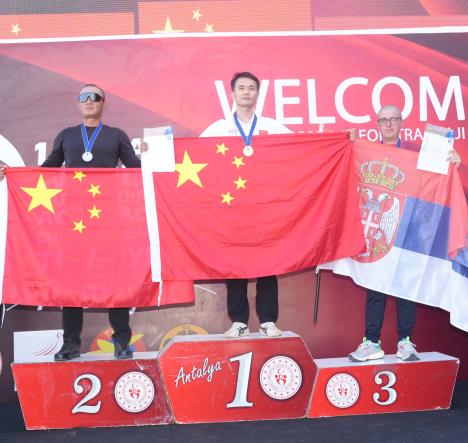 Светски прваци - 3. место Иван Павлов Србија.JPG