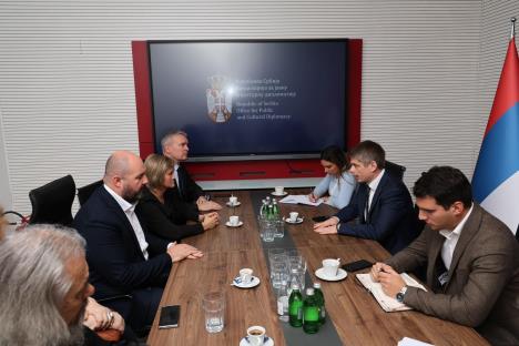 Sastanak sa gradonačelnicom Kjahte.jpg