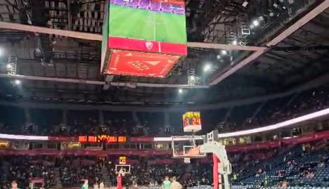 U Areni se prati meč Zvezde i Brage