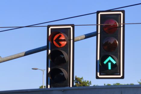 semafor ,saobraćajni znak