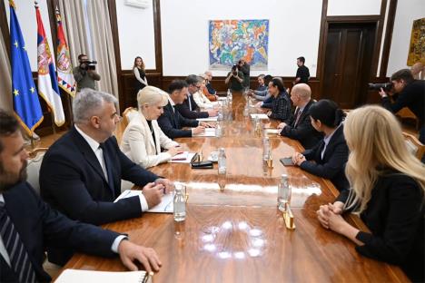 Anet Kjobe Aleksandar Vučić.jpg