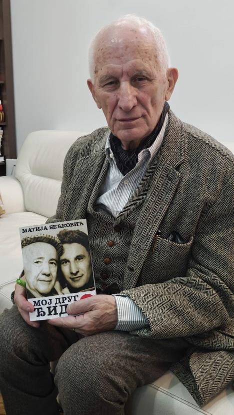 Matija Becković sa knjigom Moj drug Đido