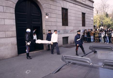 Iznošenje tela Mauricija Gučija