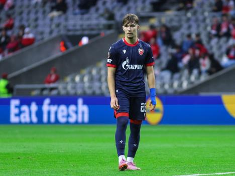 Vasilije Kostov u dresu FK Crvena zvezda protiv Brage u Ligi Evrope 2025