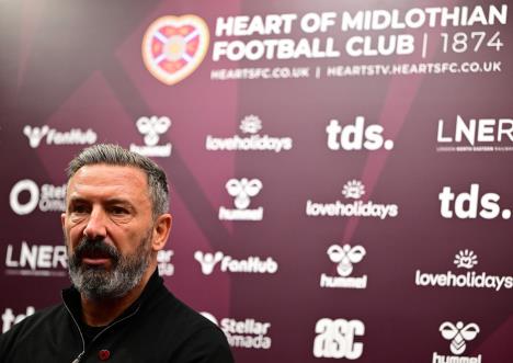 Derek Mekinis trener fudbalera Hartsa