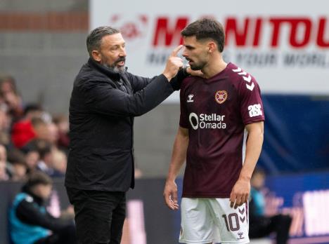 Trener Hartsa Derek Mekinis i fudbaler Klaudio Braga