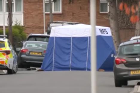 Mesto nesreće u Londonu - šator