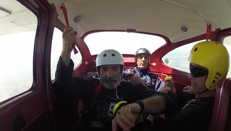 Ljubomir Hristov Čarli skače iz aviona