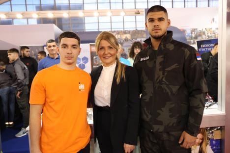 Gabrijela Grujić sa učenicima