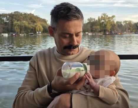 Glumac Milan Vasić hrani sina Despota na flašicu .jpg