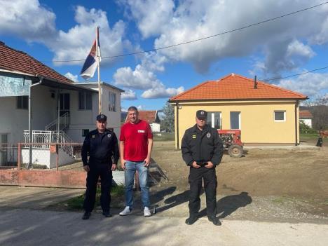 FOTO UIKS, predstavnici KPZ Niš i predstavnik Crvenog krsta.jpg