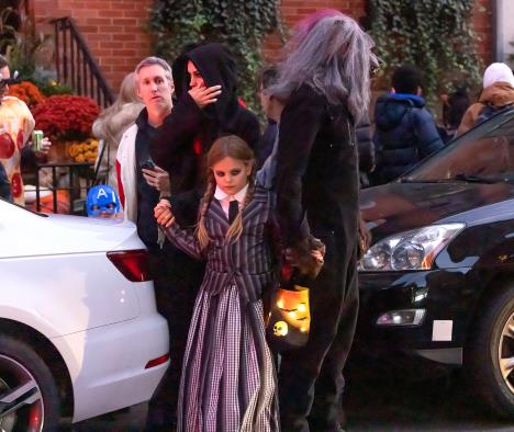 Bredli Kuper i Irina Šajk Noć veštica