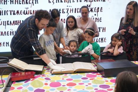 Dečija radionica o Miroslavljevom jevanđelju (Foto Dragan Kujundžić).JPG