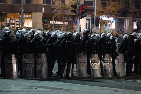 Protest ispred skupštine