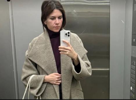 Anica Lazić u liftu.jpg