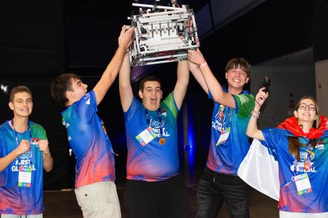 Četiri dečaka i devojka