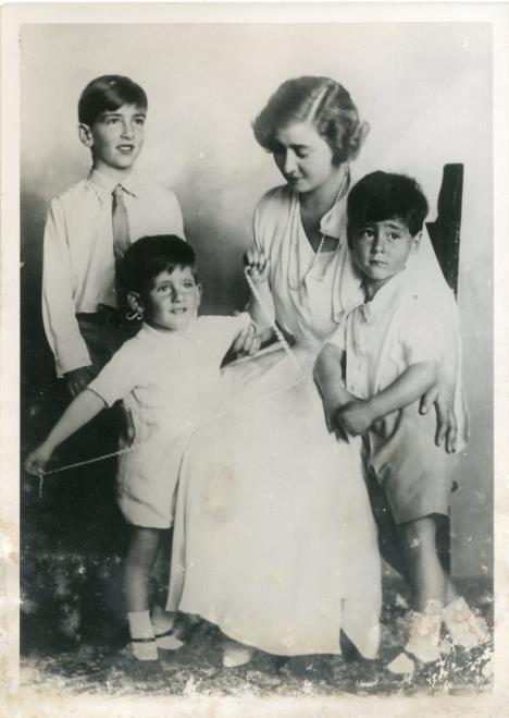 Kraljica Marija sa decom