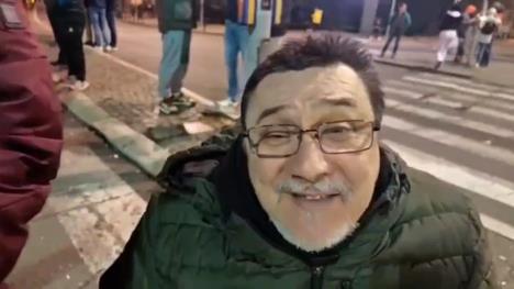 Urednik RTS-a Ivan Plavšić koji kune decu (18).jpg