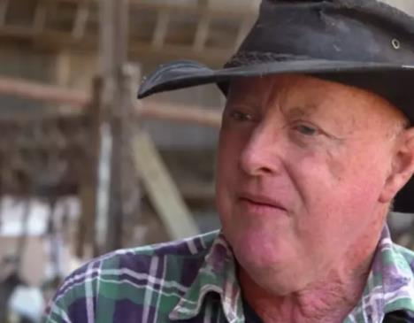 Rob Vilson rođen sa muškim i ženskim genitalijama (1).jpg