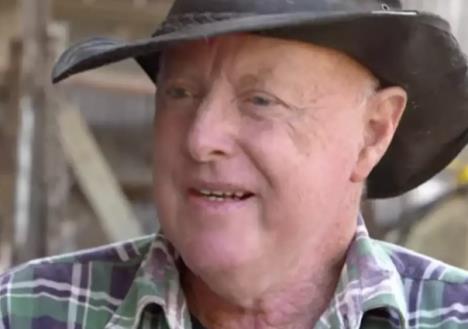 Rob Vilson rođen sa muškim i ženskim genitalijama (3).png