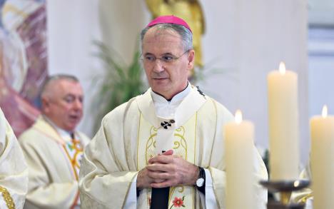 0817 BETAPHOTO HINA Damir SENCAR.jpg