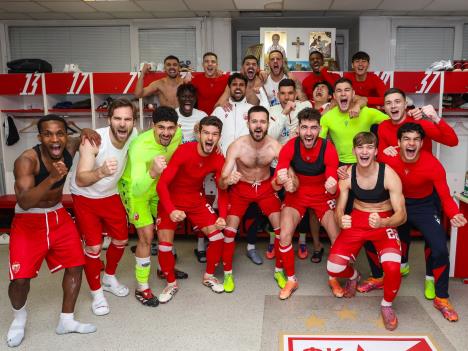 Fudbaleri Crvene zvezde u svlačionici slave pobedu nad Lilom u Ligi Evrope