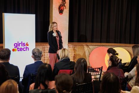 Jelena Sretenovic_MastercardG Girls4Tech.jpg