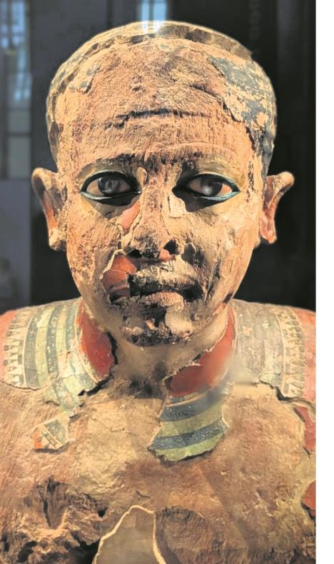 statua pisca nefera stara oko  4.500 godina.jpg