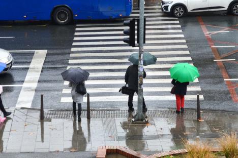 kiša ,saobraćaj ,nevreme ,kišobran