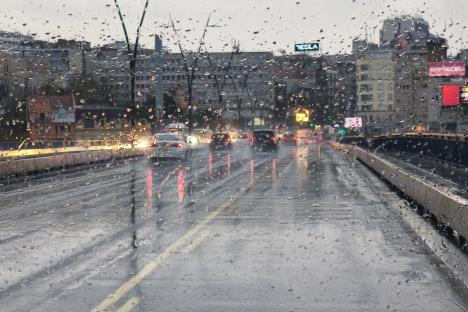 nevreme ,kiša ,saobraćaj,auto ,most