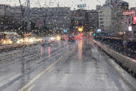 nevreme ,kiša ,saobraćaj,auto ,most