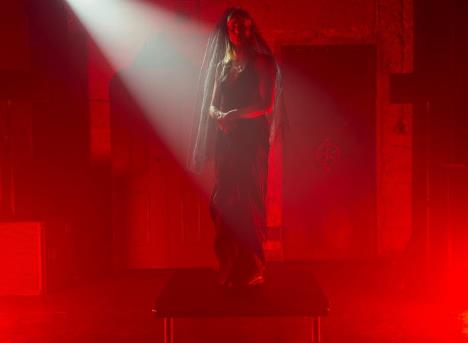 Žena u crnoj venčanici simbol femicida